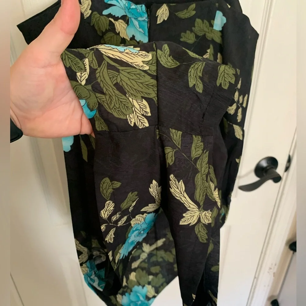🩵NWOT Selfie Leslie Floral Romper Black & Baby Blue Adjustable Straps Size Large - Picture 6 of 10